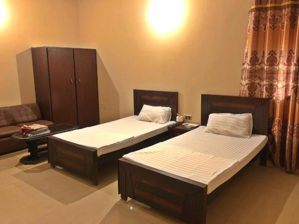 Babar House Hotel Faisalabad Exterior photo